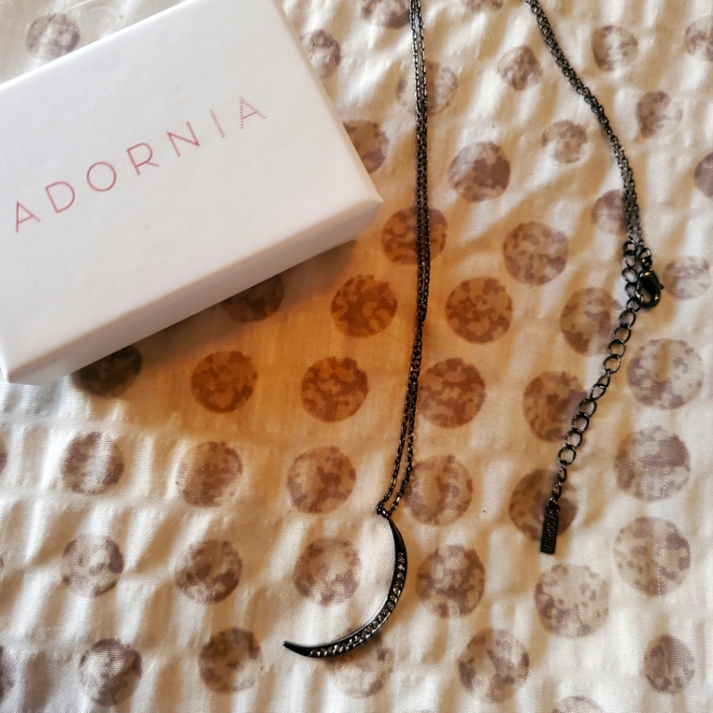 BRAND NEW NECKLACE